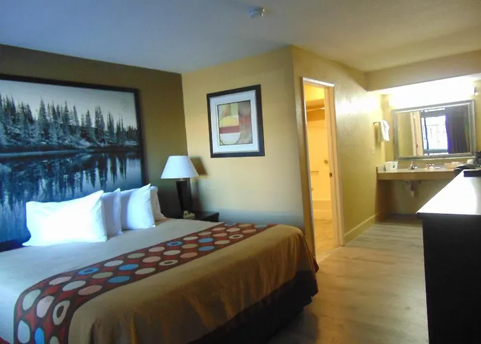Super 8 By Wyndham Motel