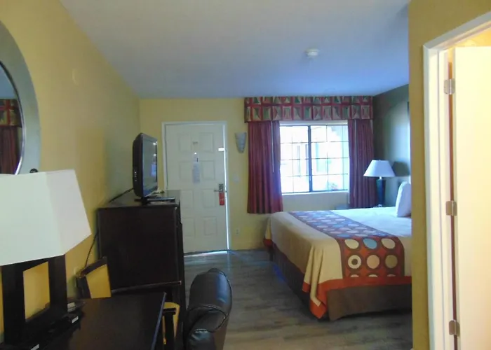 Super 8 By Wyndham Motel